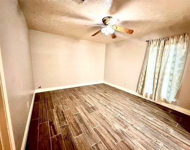 7754 Bunker Wood Lane - Photo Thumbnail 11