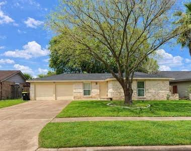 7754 Bunker Wood Lane - Photo Thumbnail 18