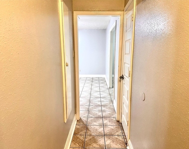 7754 Bunker Wood Lane - Photo Thumbnail 4