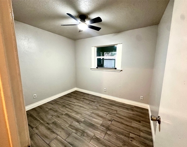 7754 Bunker Wood Lane - Photo Thumbnail 5