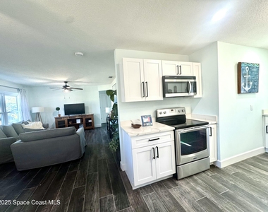 216 Ne 3rd Street - Photo Thumbnail 5