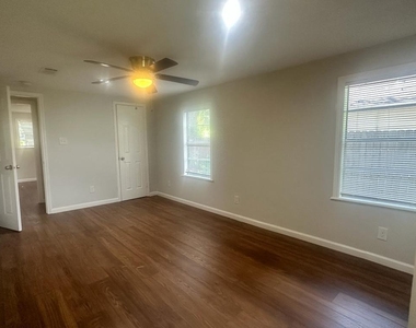 125 Kellum Street - Photo Thumbnail 7