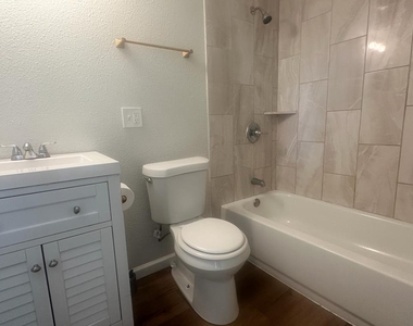 125 Kellum Street - Photo Thumbnail 6