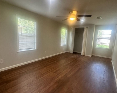 125 Kellum Street - Photo Thumbnail 8