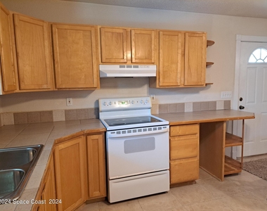 1417 Powell Avenue - Photo Thumbnail 3