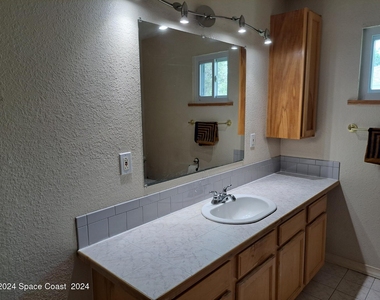 1417 Powell Avenue - Photo Thumbnail 7