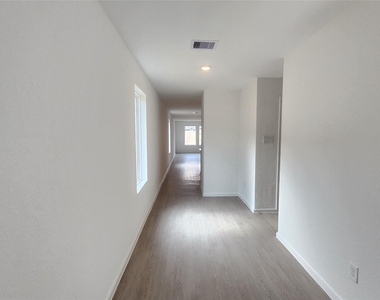 16723 Old Wagon Way - Photo Thumbnail 3