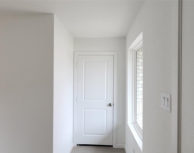 16723 Old Wagon Way - Photo Thumbnail 4