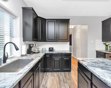 10007 Hickory Trail Lane - Photo Thumbnail 10