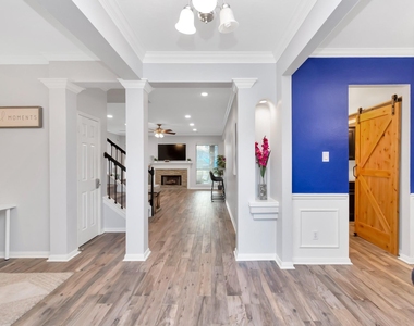 10007 Hickory Trail Lane - Photo Thumbnail 4