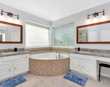 10007 Hickory Trail Lane - Photo Thumbnail 18