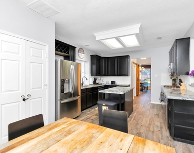 10007 Hickory Trail Lane - Photo Thumbnail 8