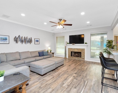 10007 Hickory Trail Lane - Photo Thumbnail 7