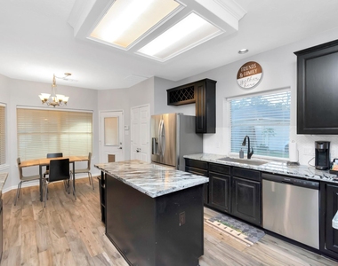 10007 Hickory Trail Lane - Photo Thumbnail 9