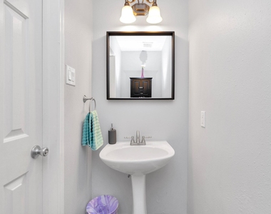 10007 Hickory Trail Lane - Photo Thumbnail 14