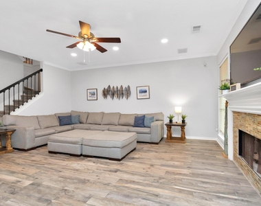 10007 Hickory Trail Lane - Photo Thumbnail 5