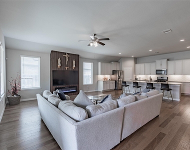 18102 Humber River Lane - Photo Thumbnail 11