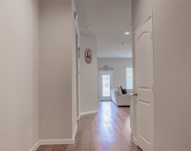 18102 Humber River Lane - Photo Thumbnail 4