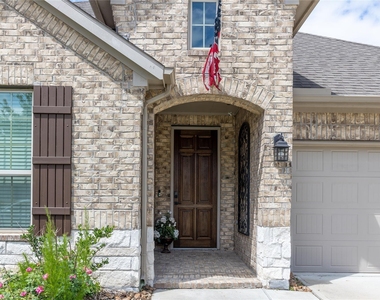 18102 Humber River Lane - Photo Thumbnail 3