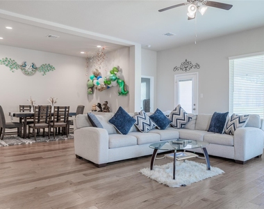 18102 Humber River Lane - Photo Thumbnail 9