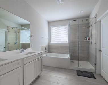 18102 Humber River Lane - Photo Thumbnail 14