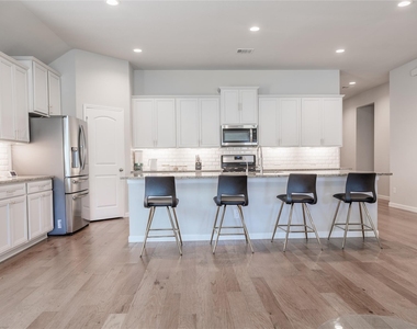 18102 Humber River Lane - Photo Thumbnail 7