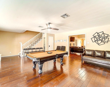 8111 Pine Green Lane - Photo Thumbnail 12