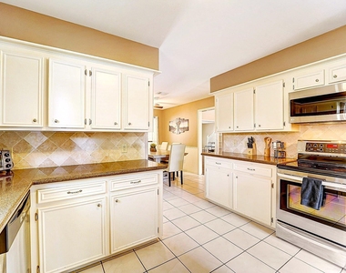 8111 Pine Green Lane - Photo Thumbnail 13