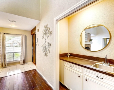 8111 Pine Green Lane - Photo Thumbnail 22
