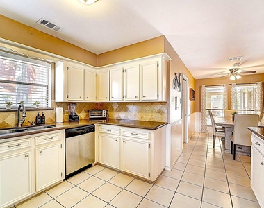 8111 Pine Green Lane - Photo Thumbnail 18