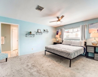 8111 Pine Green Lane - Photo Thumbnail 32