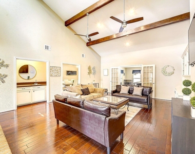 8111 Pine Green Lane - Photo Thumbnail 7