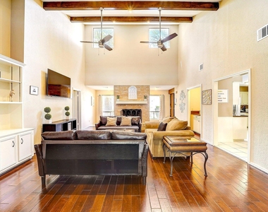 8111 Pine Green Lane - Photo Thumbnail 6