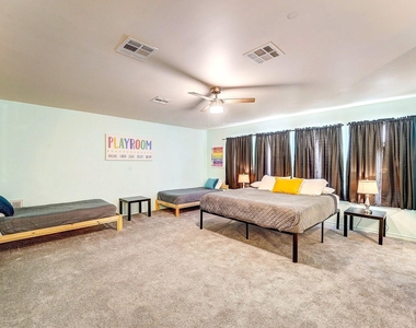 8111 Pine Green Lane - Photo Thumbnail 23