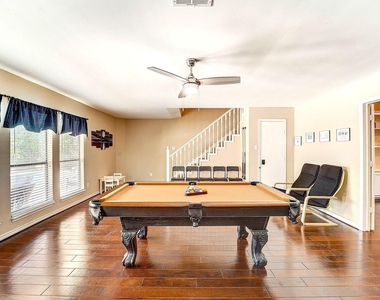 8111 Pine Green Lane - Photo Thumbnail 11