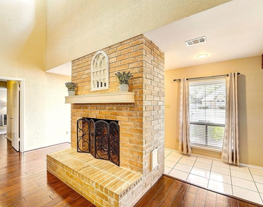 8111 Pine Green Lane - Photo Thumbnail 9