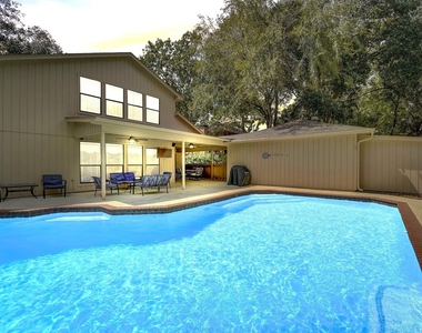 8111 Pine Green Lane - Photo Thumbnail 4