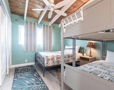 6006 Midnight Pass Road - Photo Thumbnail 8