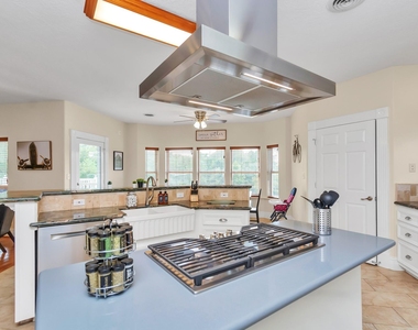 1730 Lakeshore Drive - Photo Thumbnail 12