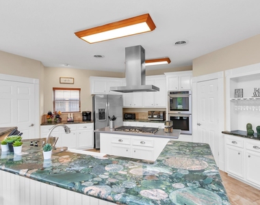 1730 Lakeshore Drive - Photo Thumbnail 11
