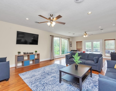 1730 Lakeshore Drive - Photo Thumbnail 5
