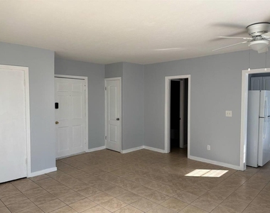 310 Farnol Street Sw - Photo Thumbnail 3