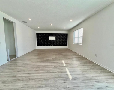 1209 Mattie Pointe Boulevard - Photo Thumbnail 13