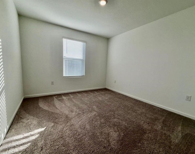 1209 Mattie Pointe Boulevard - Photo Thumbnail 36