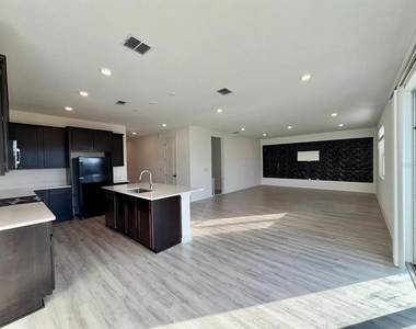 1209 Mattie Pointe Boulevard - Photo Thumbnail 5