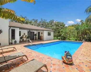 2077 Racimo Drive - Photo Thumbnail 3