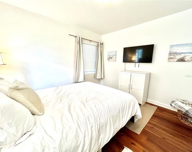265 W Bay Avenue - Photo Thumbnail 5