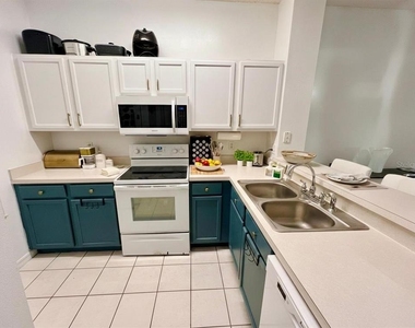 8439 Crystal Cove Loop - Photo Thumbnail 6
