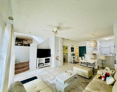 8439 Crystal Cove Loop - Photo Thumbnail 5