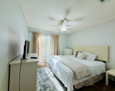 8439 Crystal Cove Loop - Photo Thumbnail 11